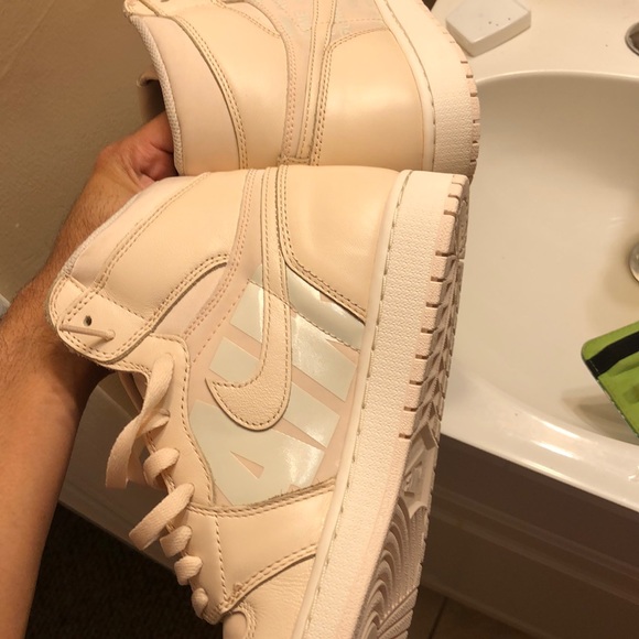 Jordan 1 guava ice - Picture 5 of 8